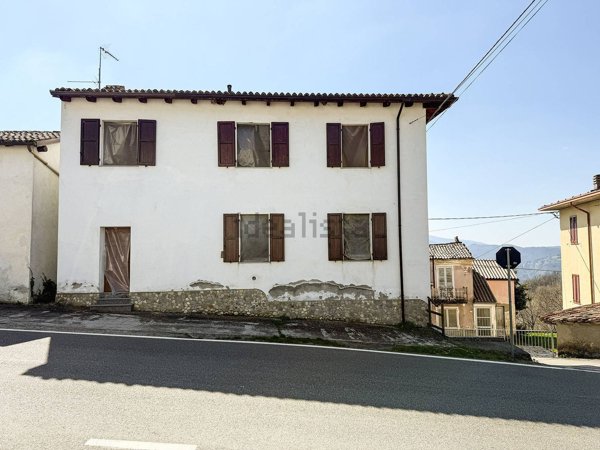 casa indipendente in vendita a Varzi in zona San Michele di Nivione
