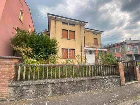 casa indipendente in vendita a Varzi in zona San Martino