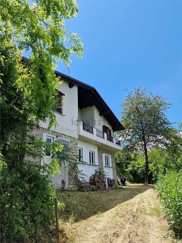 casa indipendente in vendita a Varzi in zona San Michele di Nivione