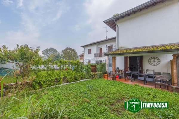 casa indipendente in vendita a Vellezzo Bellini