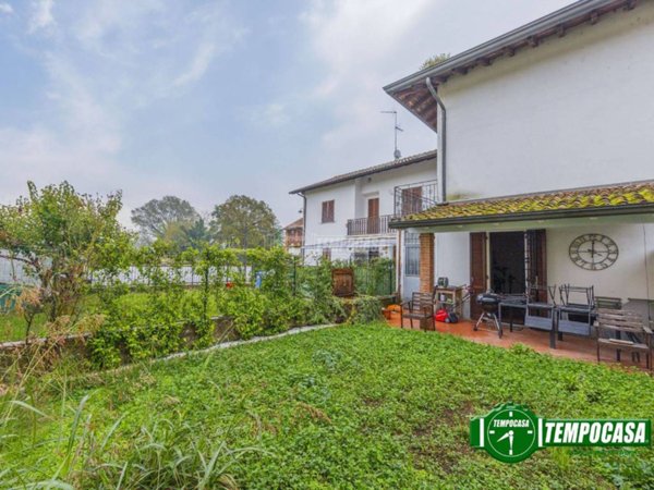 casa indipendente in vendita a Vellezzo Bellini