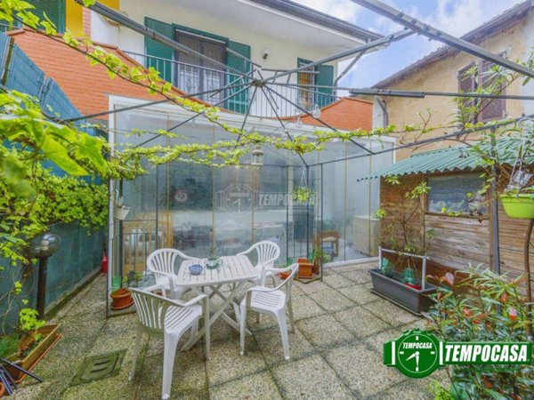 casa indipendente in vendita a Vellezzo Bellini