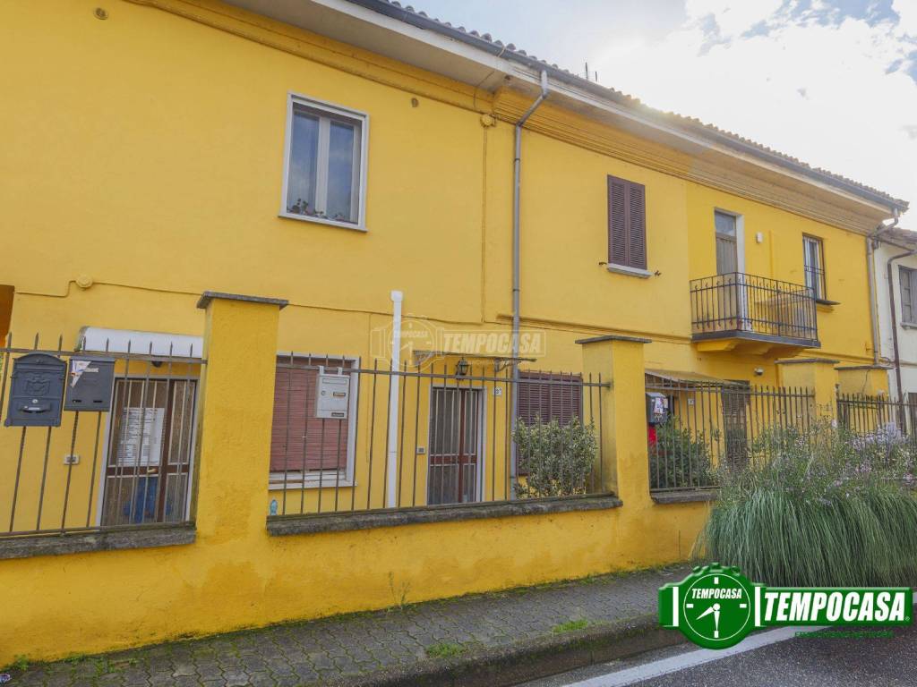 casa indipendente in vendita a Vellezzo Bellini