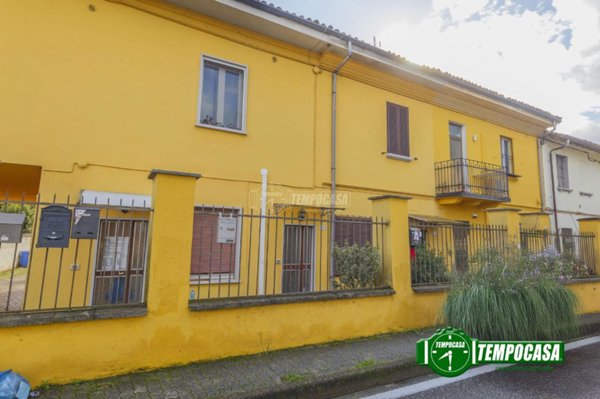 casa indipendente in vendita a Vellezzo Bellini