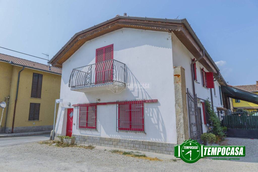 casa indipendente in vendita a Vellezzo Bellini