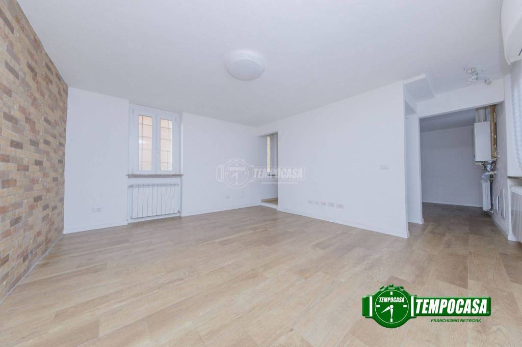 casa indipendente in vendita a Vellezzo Bellini