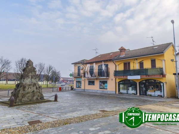 casa indipendente in vendita a Vellezzo Bellini in zona Giovenzano