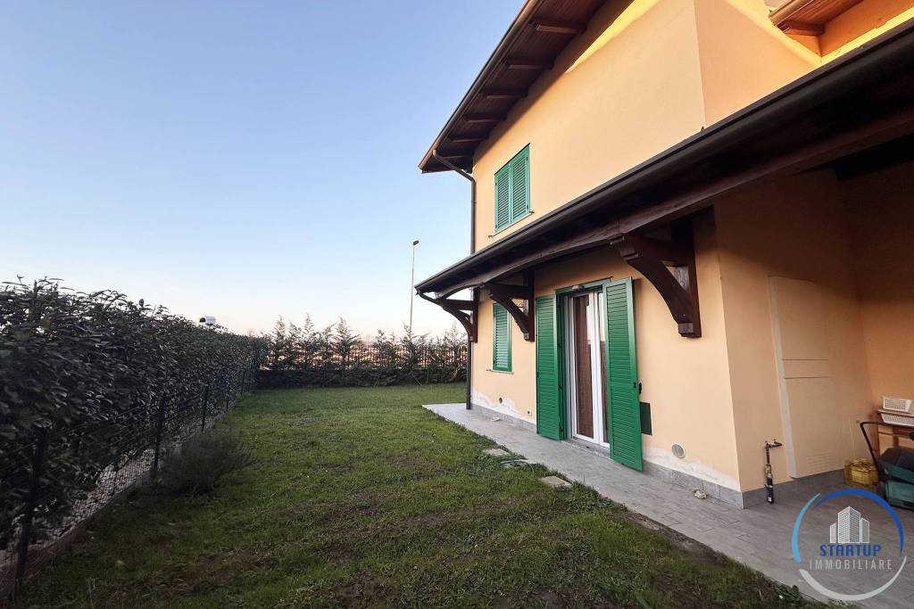 casa indipendente in vendita a Vellezzo Bellini