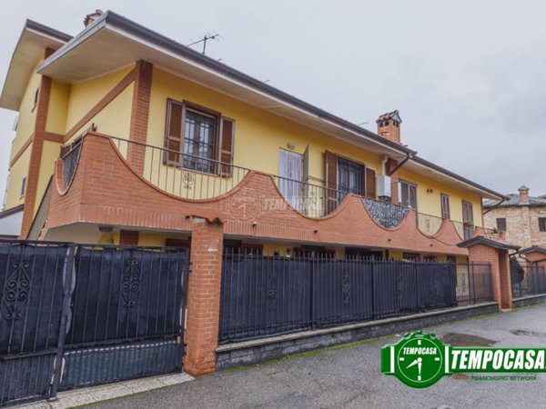 casa indipendente in vendita a Vellezzo Bellini
