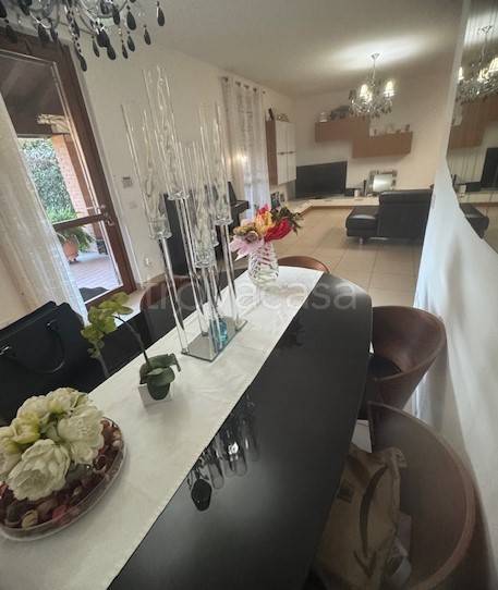 casa indipendente in vendita a Vellezzo Bellini in zona Giovenzano