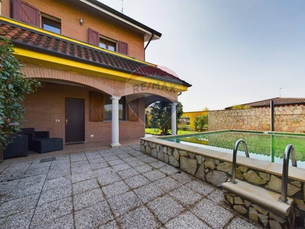 casa indipendente in vendita a Vellezzo Bellini