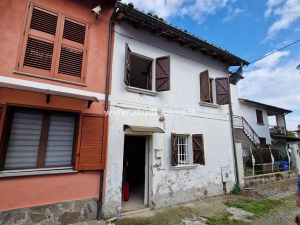 casa indipendente in vendita a Vellezzo Bellini in zona Giovenzano