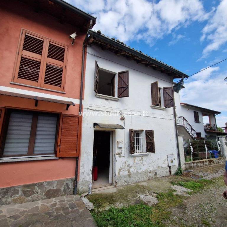 appartamento in vendita a Vellezzo Bellini in zona Giovenzano