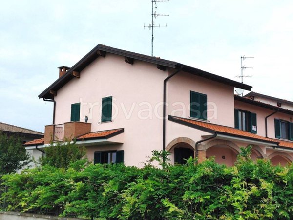 casa indipendente in vendita a Vellezzo Bellini