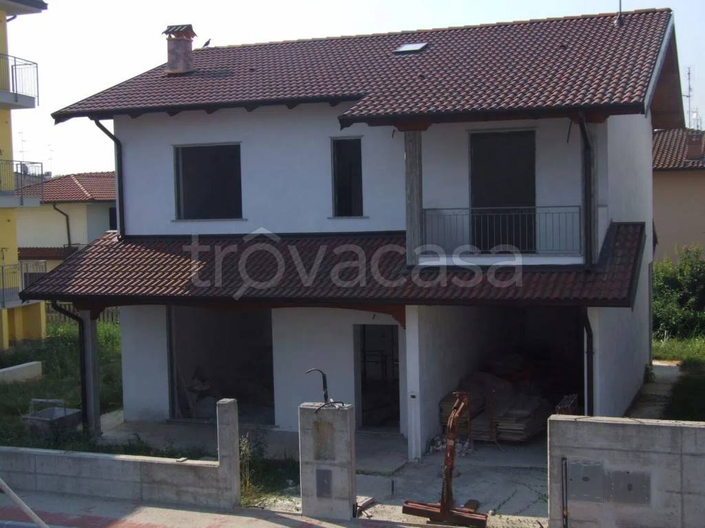 casa indipendente in vendita a Vellezzo Bellini