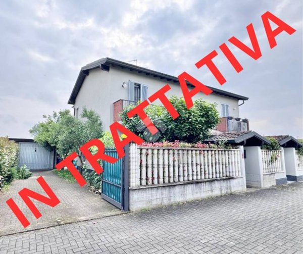 casa indipendente in vendita a Vellezzo Bellini