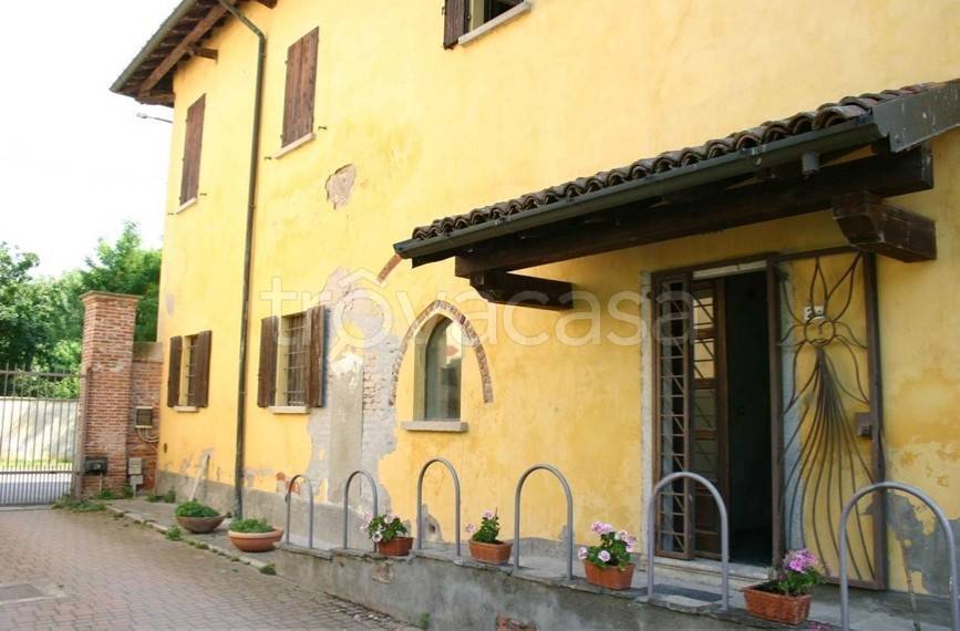 casa indipendente in vendita a Vellezzo Bellini