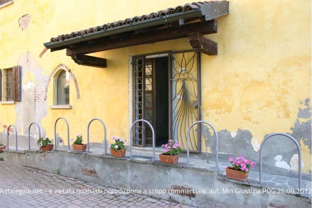 casa indipendente in vendita a Vellezzo Bellini