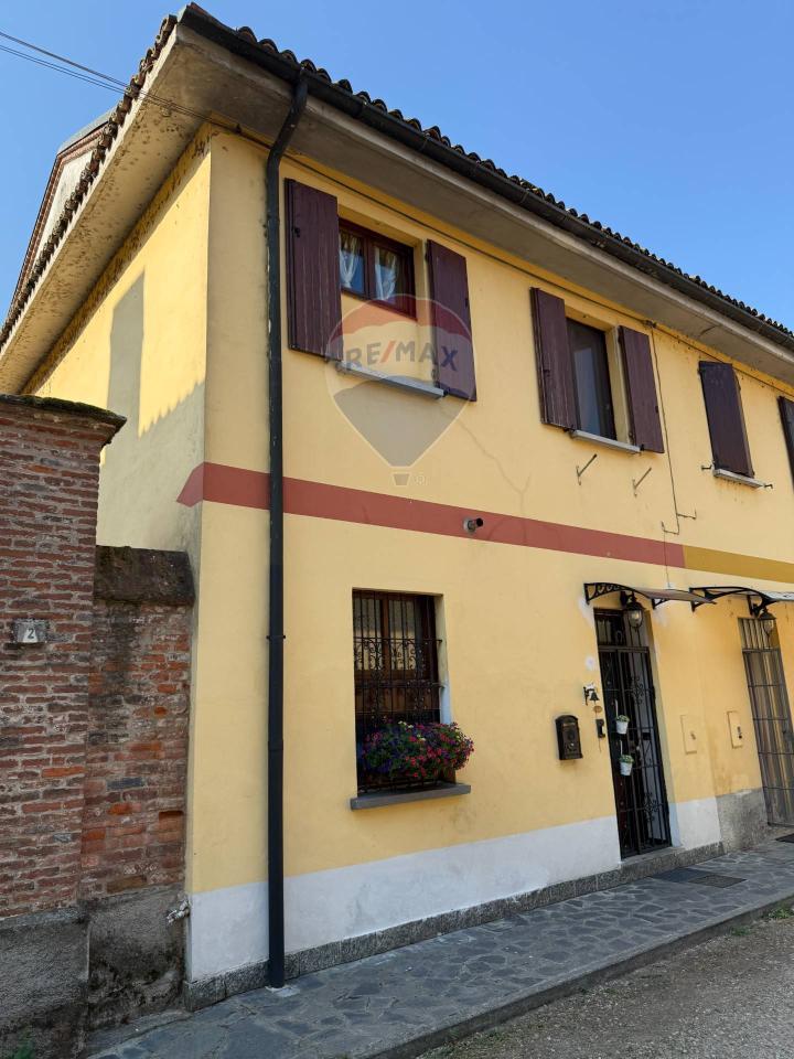 casa indipendente in vendita a Vellezzo Bellini