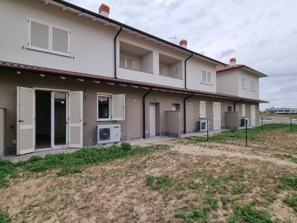 casa indipendente in vendita a Vellezzo Bellini