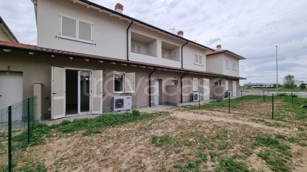 casa indipendente in vendita a Vellezzo Bellini