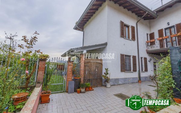 casa indipendente in vendita a Vellezzo Bellini