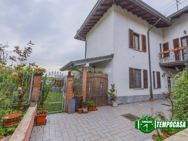 casa indipendente in vendita a Vellezzo Bellini