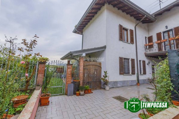 casa indipendente in vendita a Vellezzo Bellini