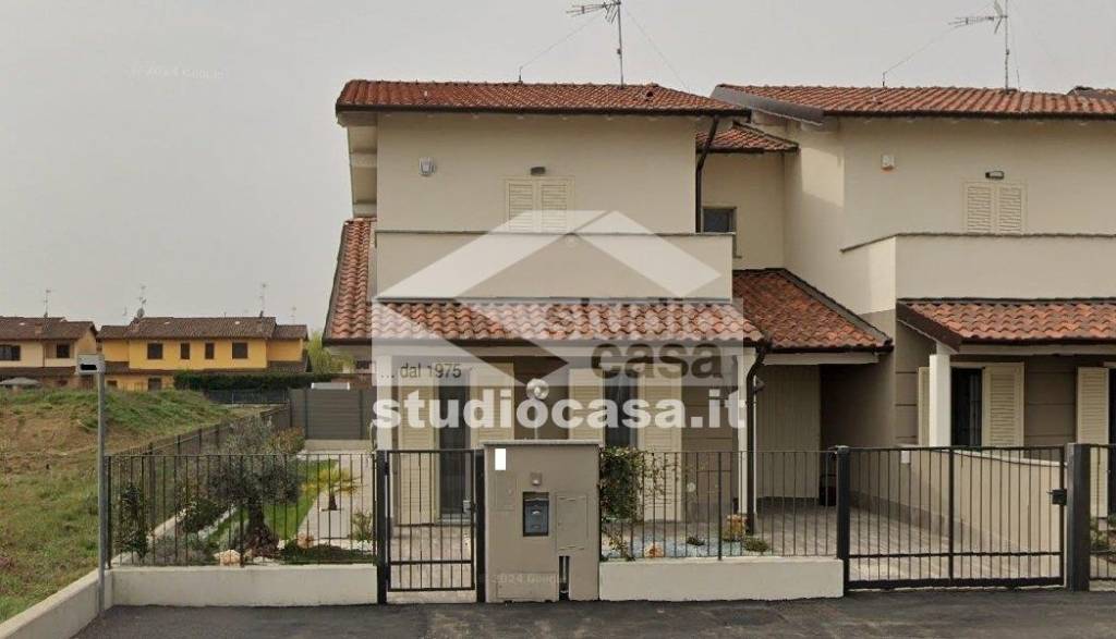 casa indipendente in vendita a Vellezzo Bellini