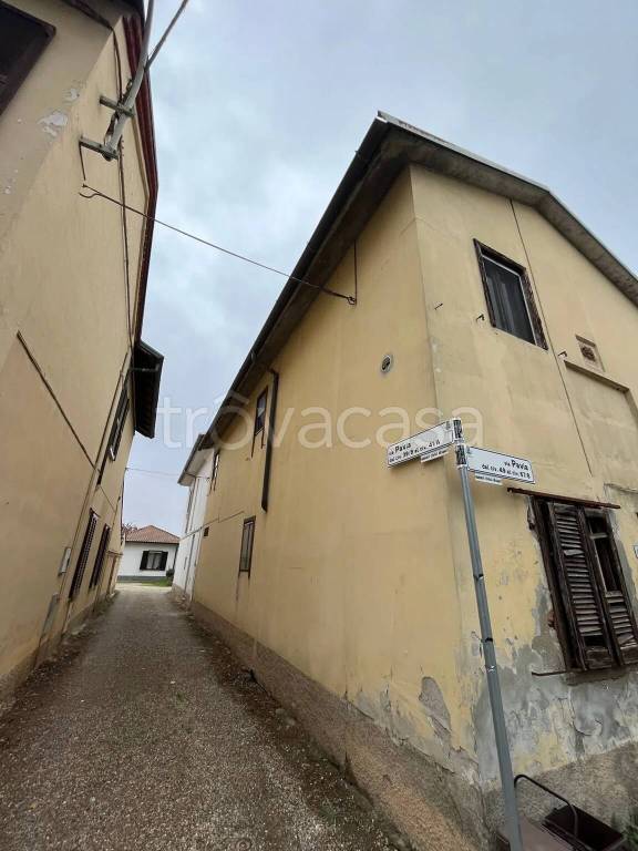 casa indipendente in vendita a Vellezzo Bellini in zona Giovenzano
