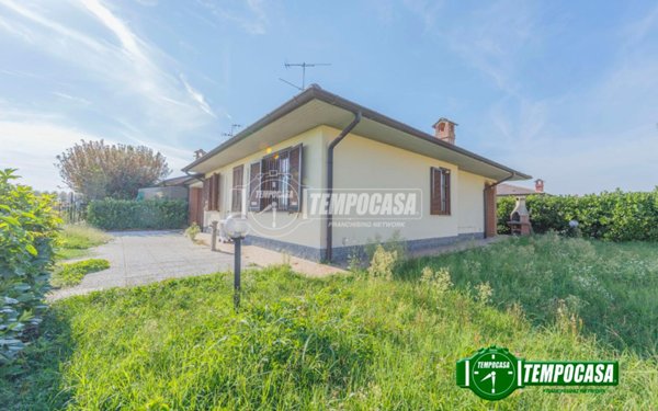 casa indipendente in vendita a Vellezzo Bellini