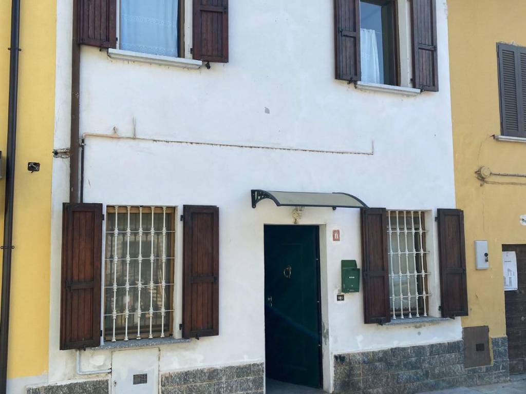 casa indipendente in vendita a Vellezzo Bellini