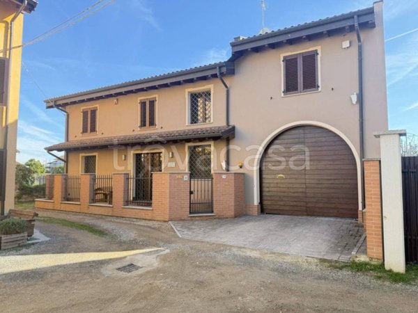 casa indipendente in vendita a Vellezzo Bellini