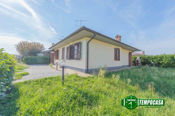 casa indipendente in vendita a Vellezzo Bellini