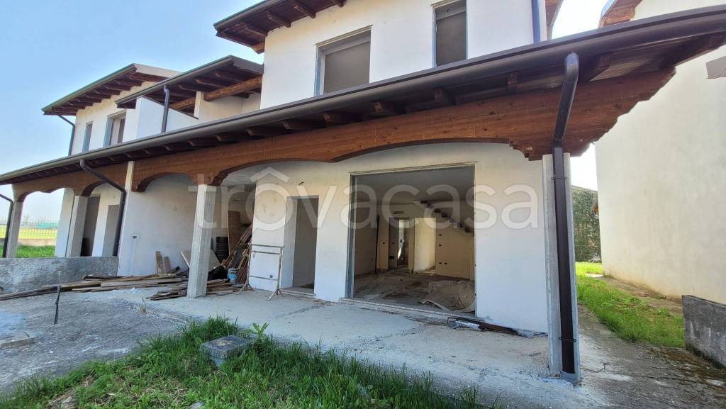 casa indipendente in vendita a Vellezzo Bellini