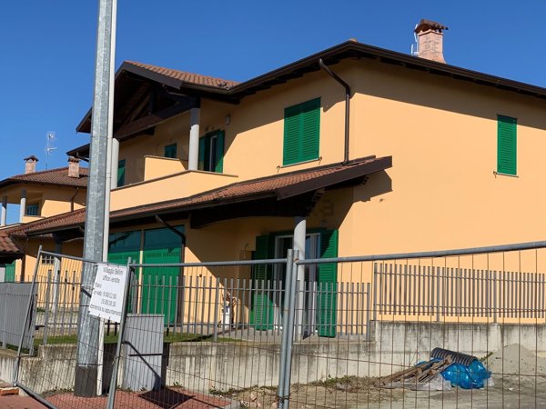 casa indipendente in vendita a Vellezzo Bellini