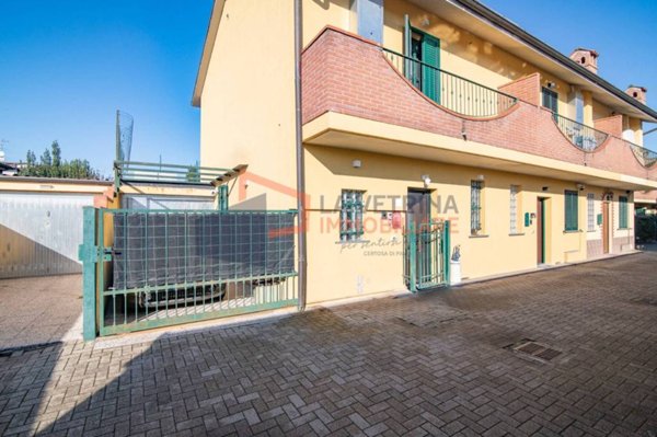 casa indipendente in vendita a Vellezzo Bellini