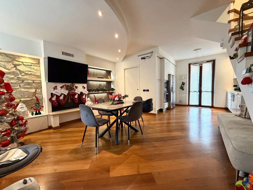 casa indipendente in vendita a Vellezzo Bellini