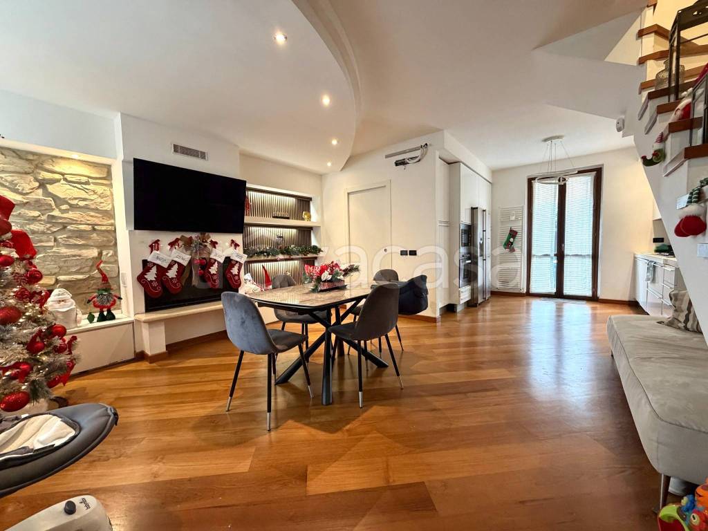 casa indipendente in vendita a Vellezzo Bellini