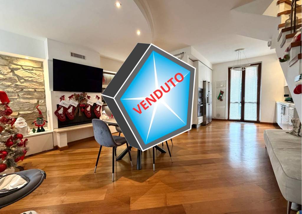 casa indipendente in vendita a Vellezzo Bellini