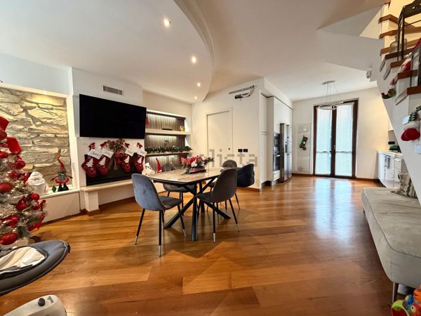 casa indipendente in vendita a Vellezzo Bellini