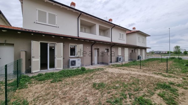 casa indipendente in vendita a Vellezzo Bellini