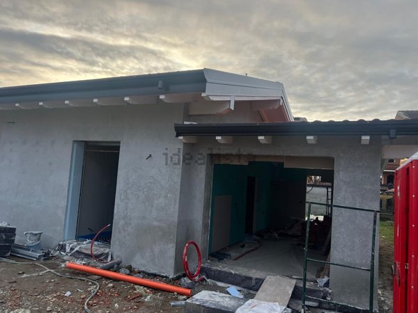 casa indipendente in vendita a Vellezzo Bellini