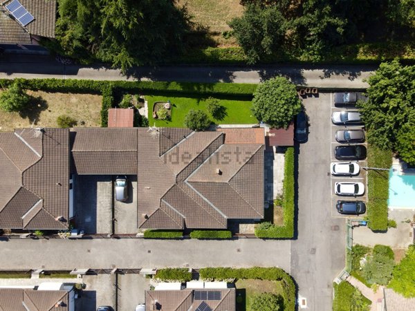 casa indipendente in vendita a Vellezzo Bellini