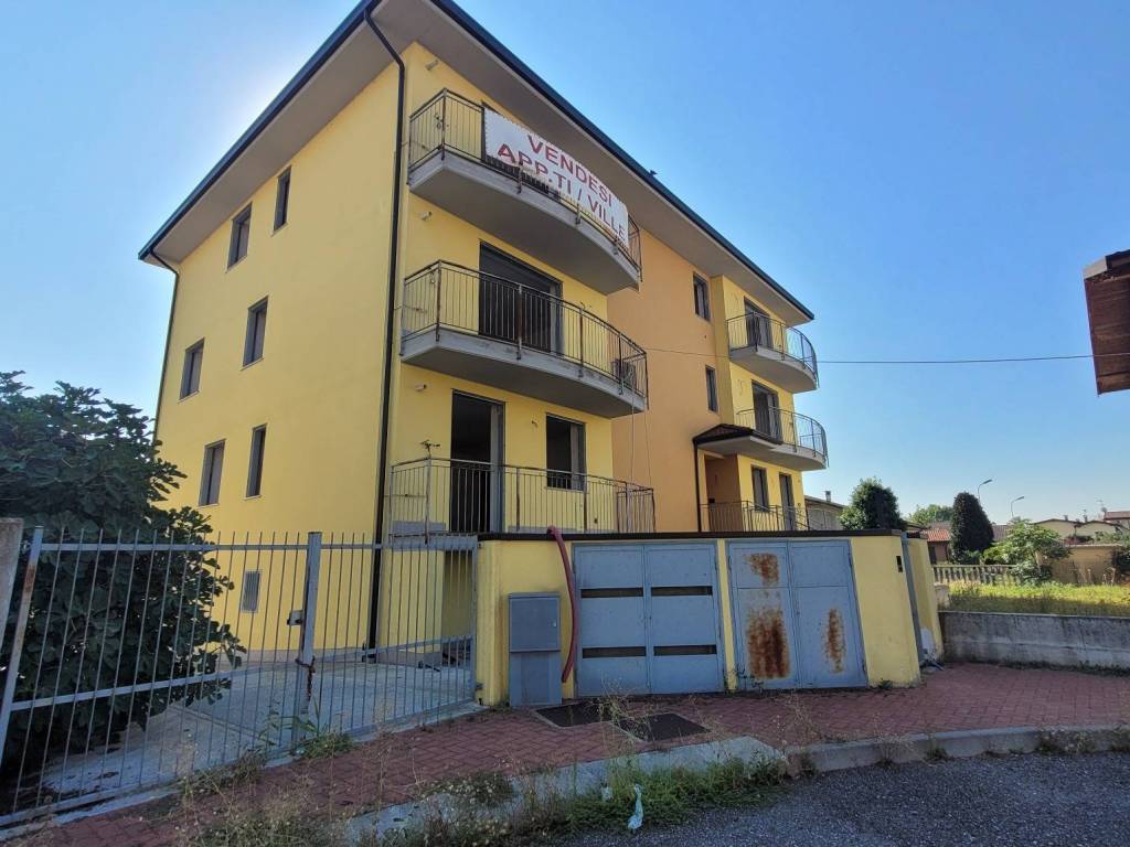 appartamento in vendita a Vellezzo Bellini