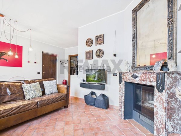 casa semindipendente in vendita a Vellezzo Bellini in zona Origioso