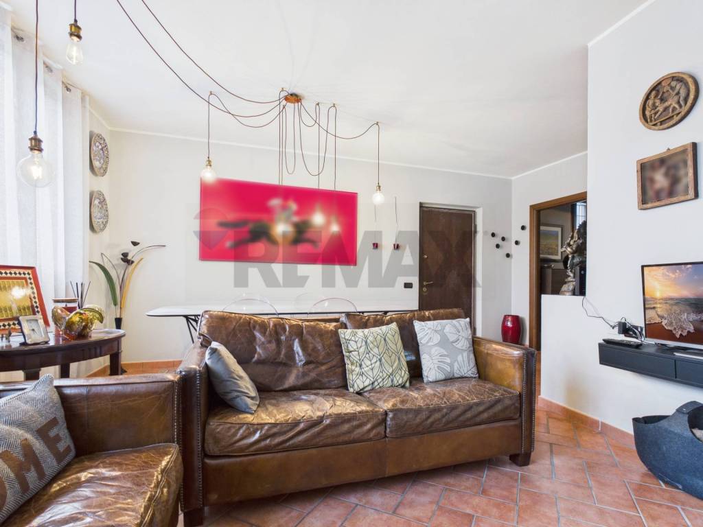 casa indipendente in vendita a Vellezzo Bellini in zona Origioso