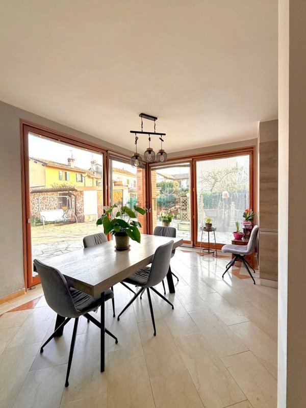 casa indipendente in vendita a Vellezzo Bellini