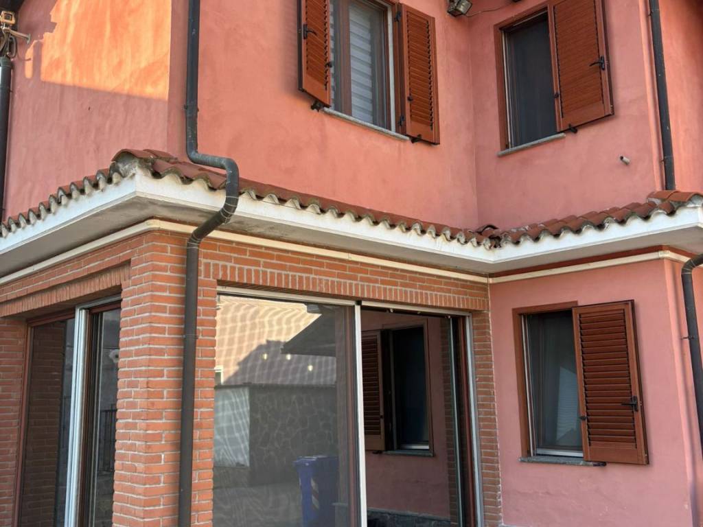 casa indipendente in vendita a Vellezzo Bellini in zona Giovenzano