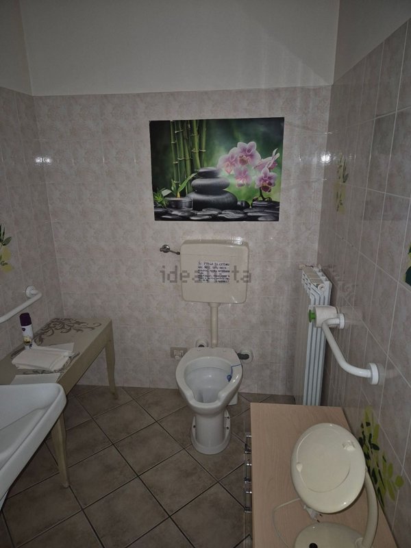 negozio in vendita a Vellezzo Bellini